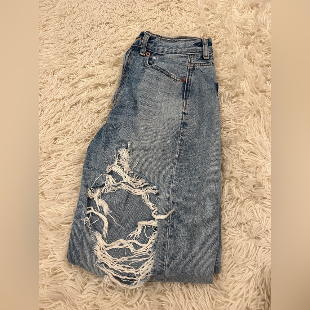 american eagle distressed mom jeans